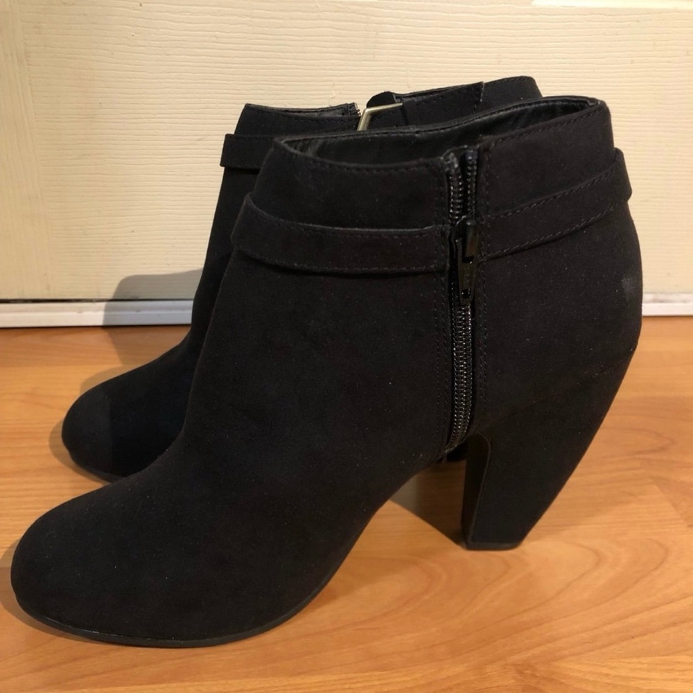 Candie's Black Ankle Booties with Buckle - Picture 9 of 10